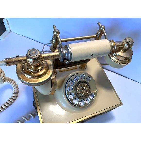 Vintage 1970's French Style rotary dial phone Deco-Tel - Picture 2 of 10